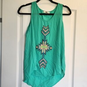 Ya Los Angeles Green Sleeveless Tank Top with Geometric Design Size M Euc